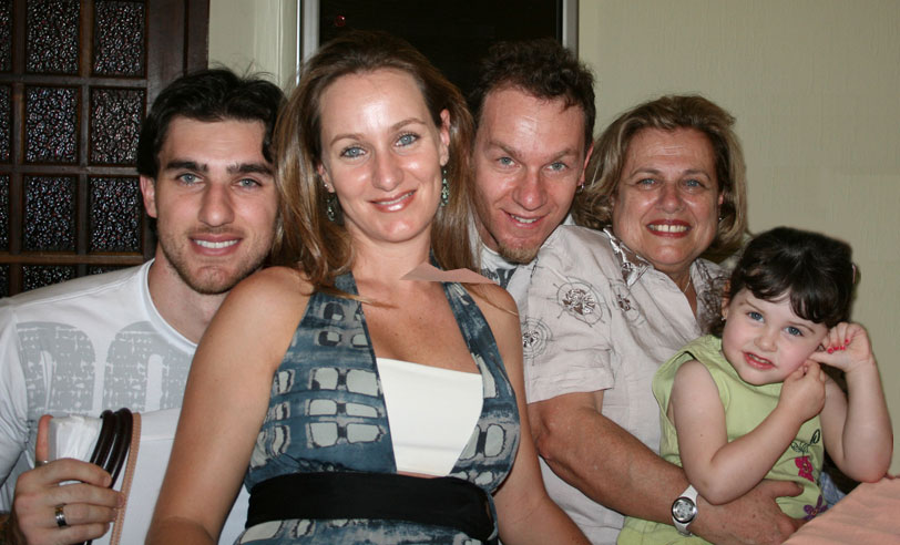 Maria Alice, mamãe, com os filhos Sérgio, Fabiane e Alexandra.
